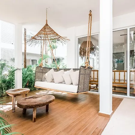 Charming Boho Entire Condo W Patio Swing